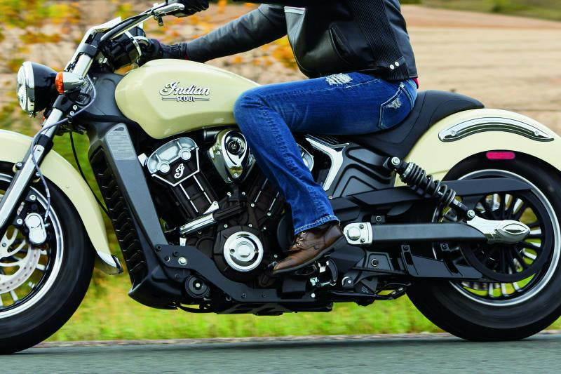 Kuryakyn 黑色中置腳踏控制套件|2015 年起 Indian Scout 8965