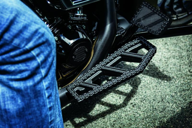 Kuryakyn Riot 煞車踏墊｜Harley-Davidson FL 車系・緞黑色 3575