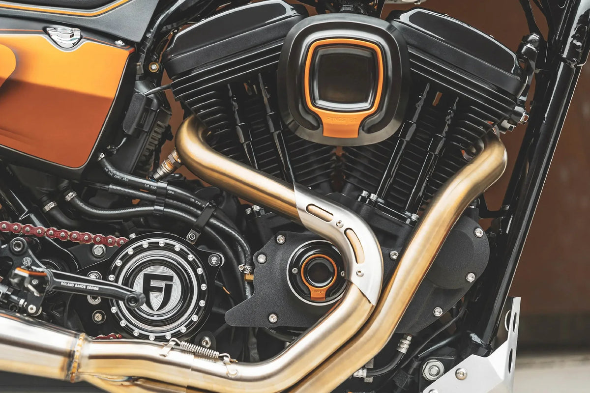 Street Tracker engine, air cleaner and exhaust details