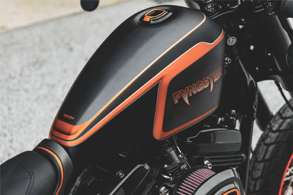 Street Tracker fuel tank and paint details